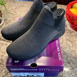 NWT Sketchers Ultra Sock GoStep Lite Tennis Shoes